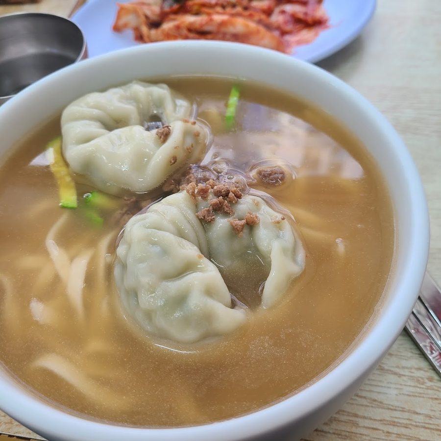 Jeonggane Sonkalguksu