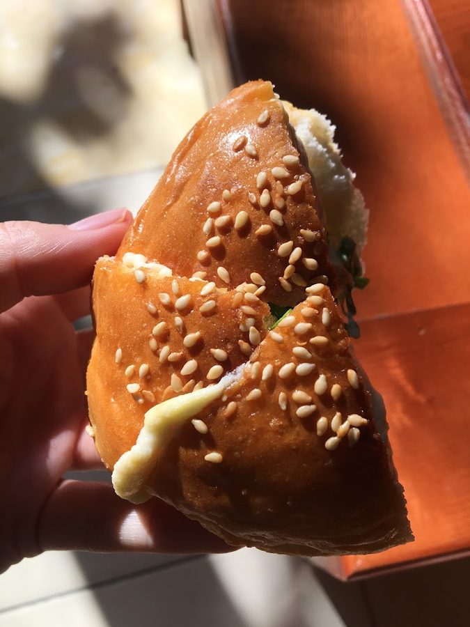 Tiệm bánh bò sữa - bánh mì phô mai bơ tỏi
