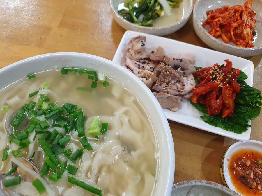 Namsangol Boribap Kalguksu