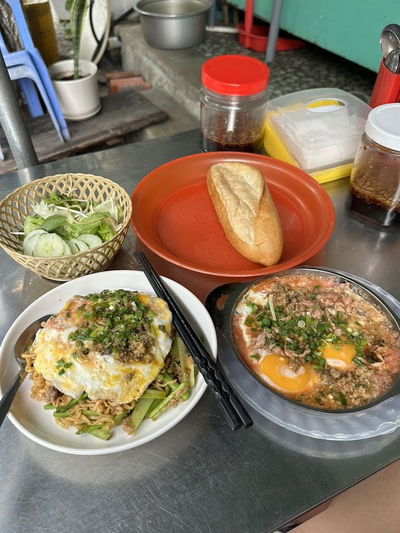 Ốp la Cô Hạnh