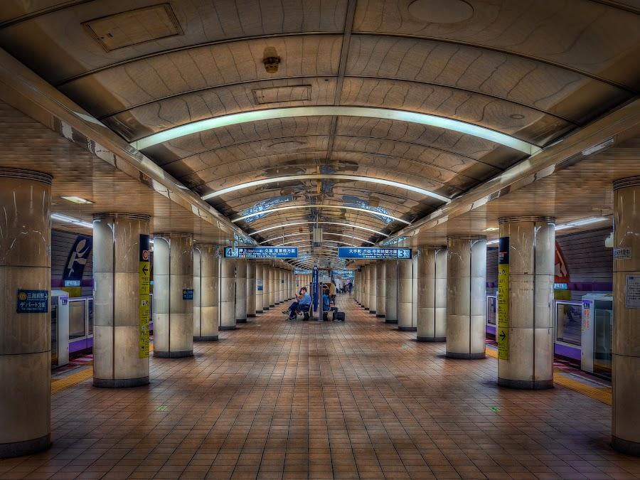 Mitsukoshimae Station