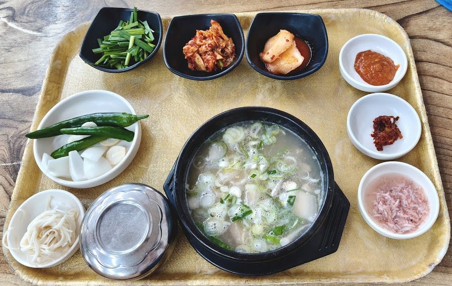 Deokine Dwaeji Gukbap Samgyeopsal