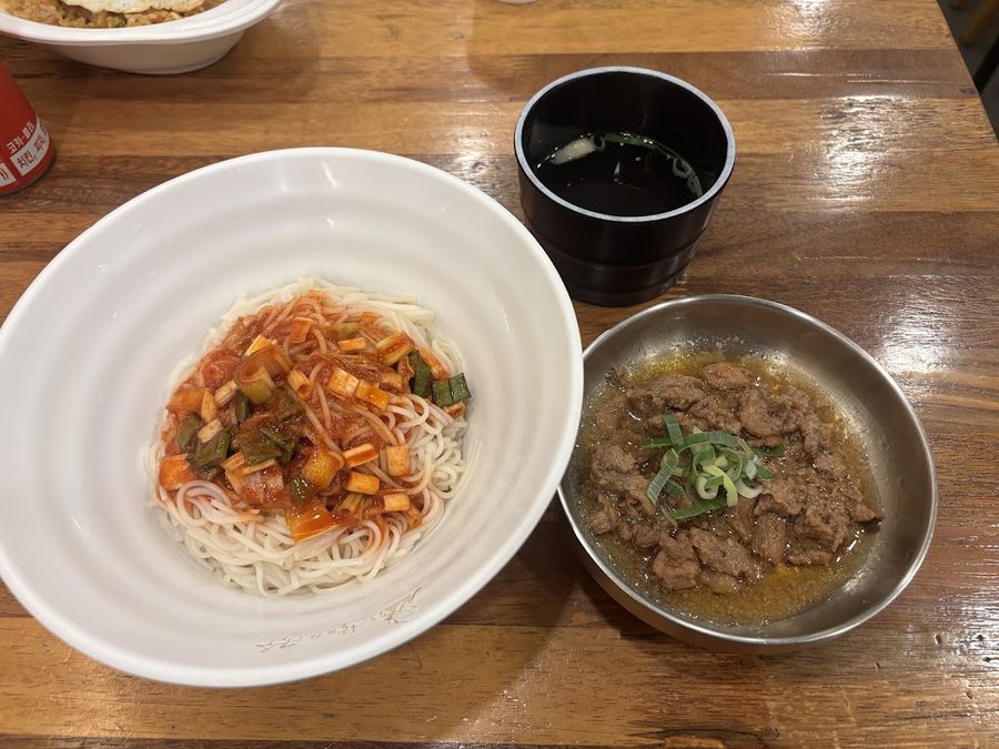 Myeongdong Halmeoni Guksu Cheonggye Plaza Branch