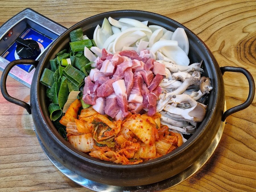Tong Pigs (Main Branch)