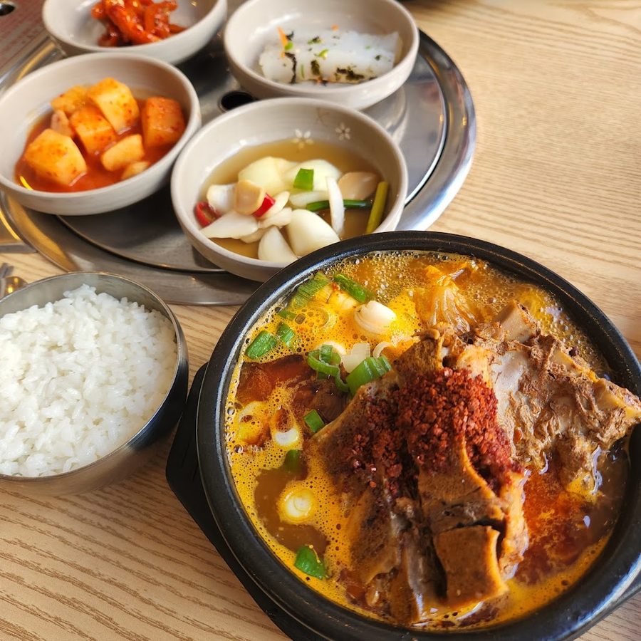 Iga Gamjatang 30 Year Myeongga & Bossam
