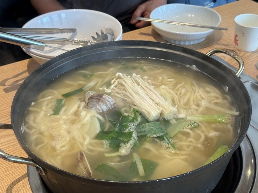 鯨魚海鮮刀削麵