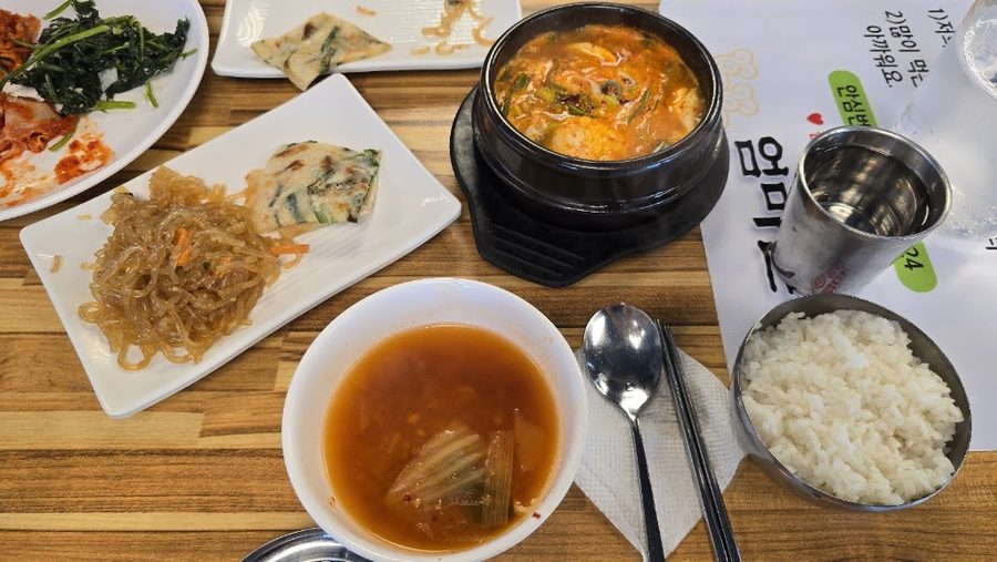 Eommasom Dwaeji Bulbaek Daehangno Branch