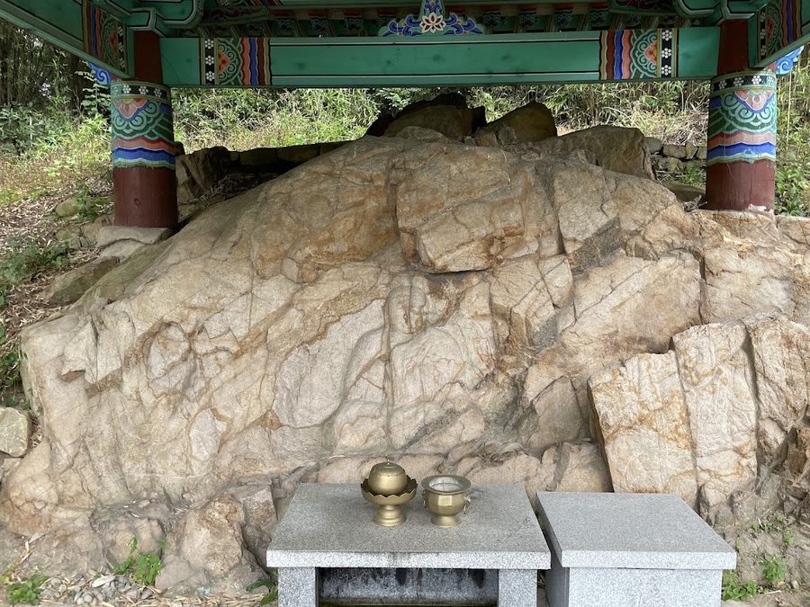 Gyeongju Nangsan Maae Bosal Samjon Jwasang