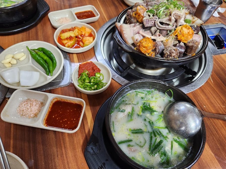 Gamasot Jeontong Baegam Sundae