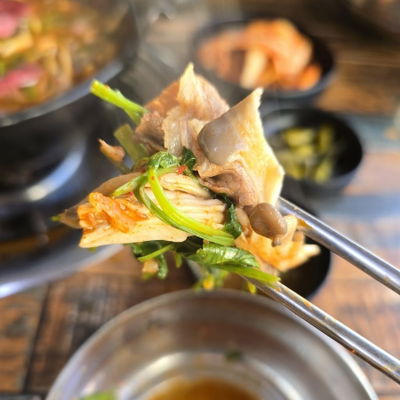 Miga Mushroom Maeuntang Shabu-shabu Kalguksu