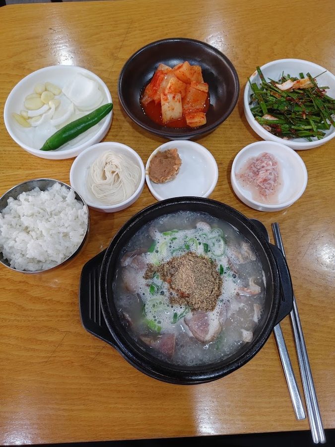 Wangdaebak Dwaeji Gukbap