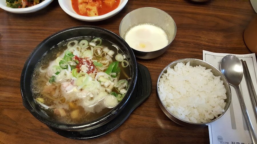 Bisabeol Jeonju Kongnamul Gukbap