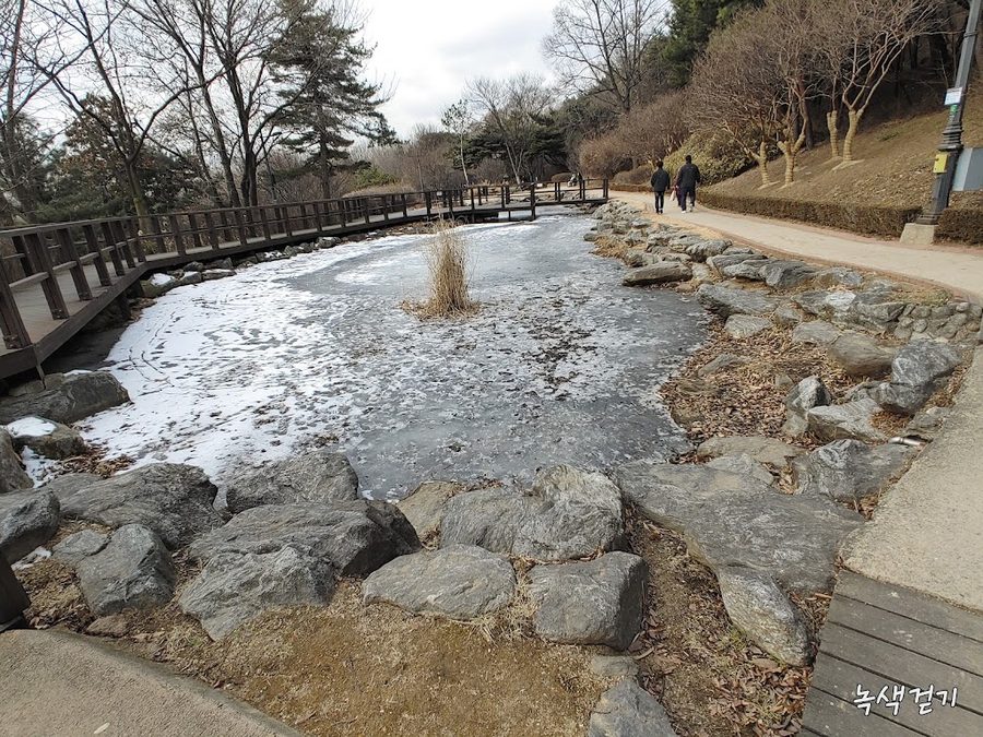 Namsan Aquatic Botanical Garden