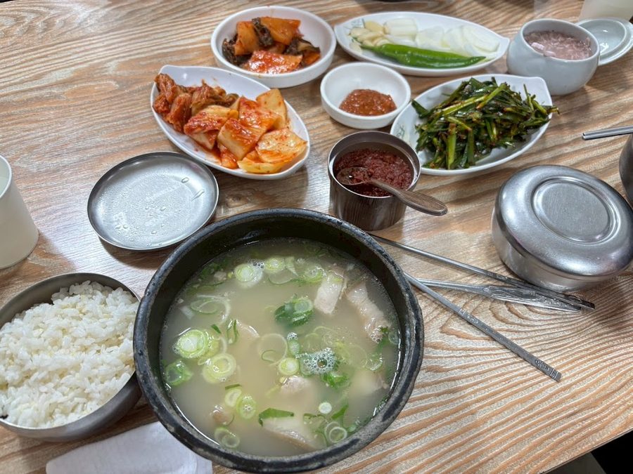 山青豬肉湯飯 Sancheong Dwaeji-gukbap