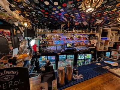 Montys Bar