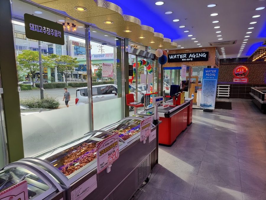Chonggak Jeongyuk Baekhwajeom