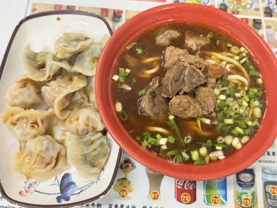 一碗香 賓 果 滷肉飯、牛肉麵、水餃、炒飯