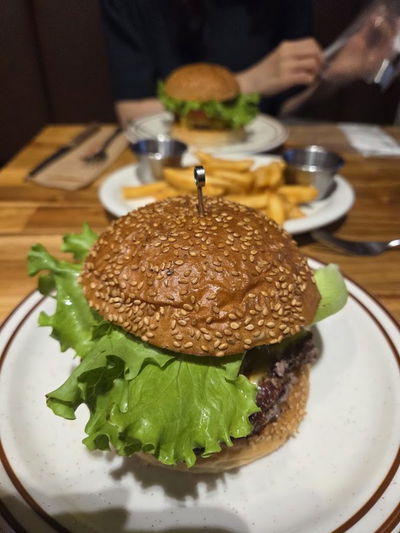 Meat&Bun Burger Shop