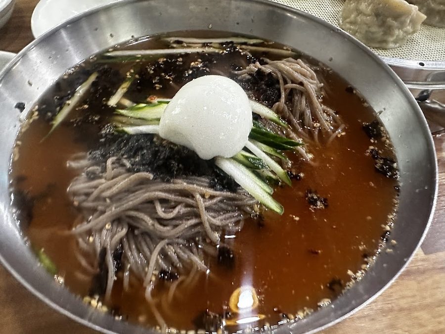 Gangneung Songjeong Haebyeon Makguksu Seobusang Branch