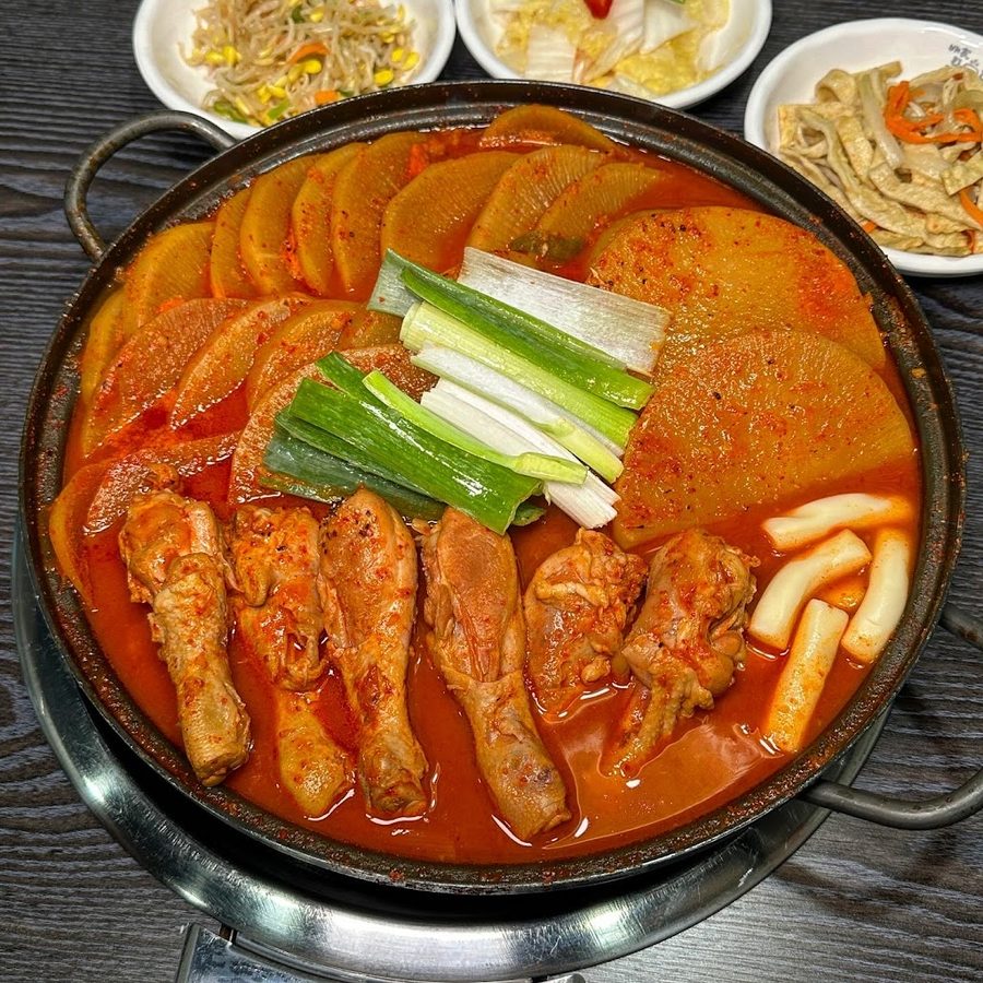 Baega Mu Dakbokkeumtang