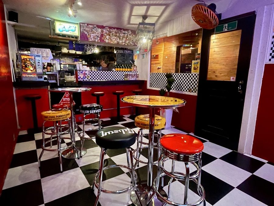 Bar 445