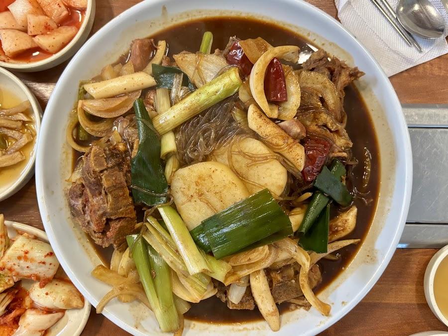Gohwang 24 Hour Ppyeodagwi Haejang-guk Gamjatang