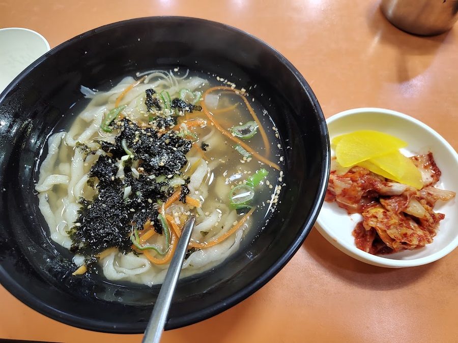 몽둥이손칼국수원조가야밀면