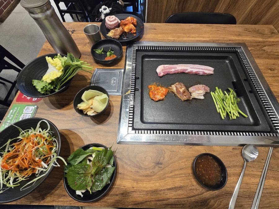 Chuncheon Jip Muhan Cheolpan Dakgalbi Daehakro Branch