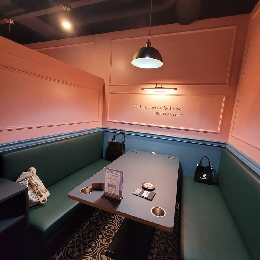 Board Game Cafe Holmes & Lupin Suwon Station Branch