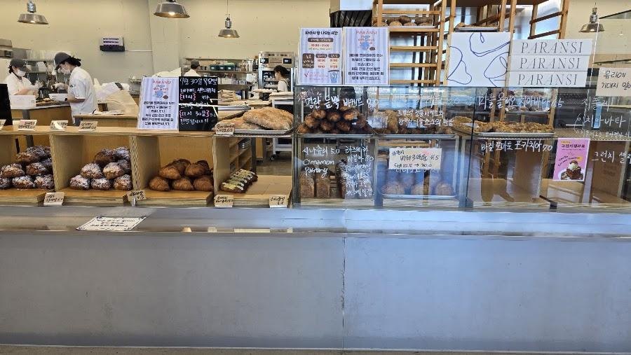 Paransi Bakery
