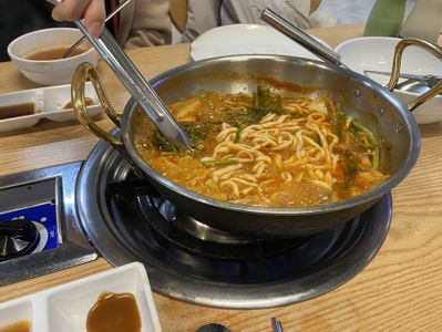 辣味涮涮鍋手打刀削麵