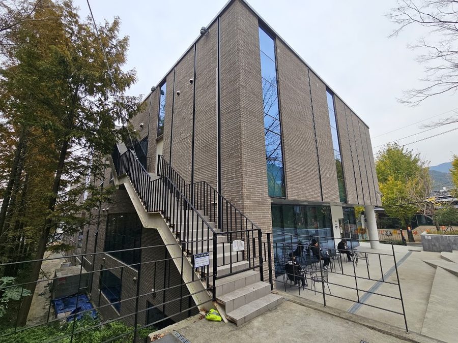Mandeok Library