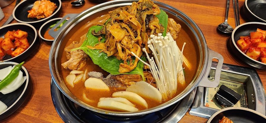 Gungjung Haemul Son Kalguksu Agujjim