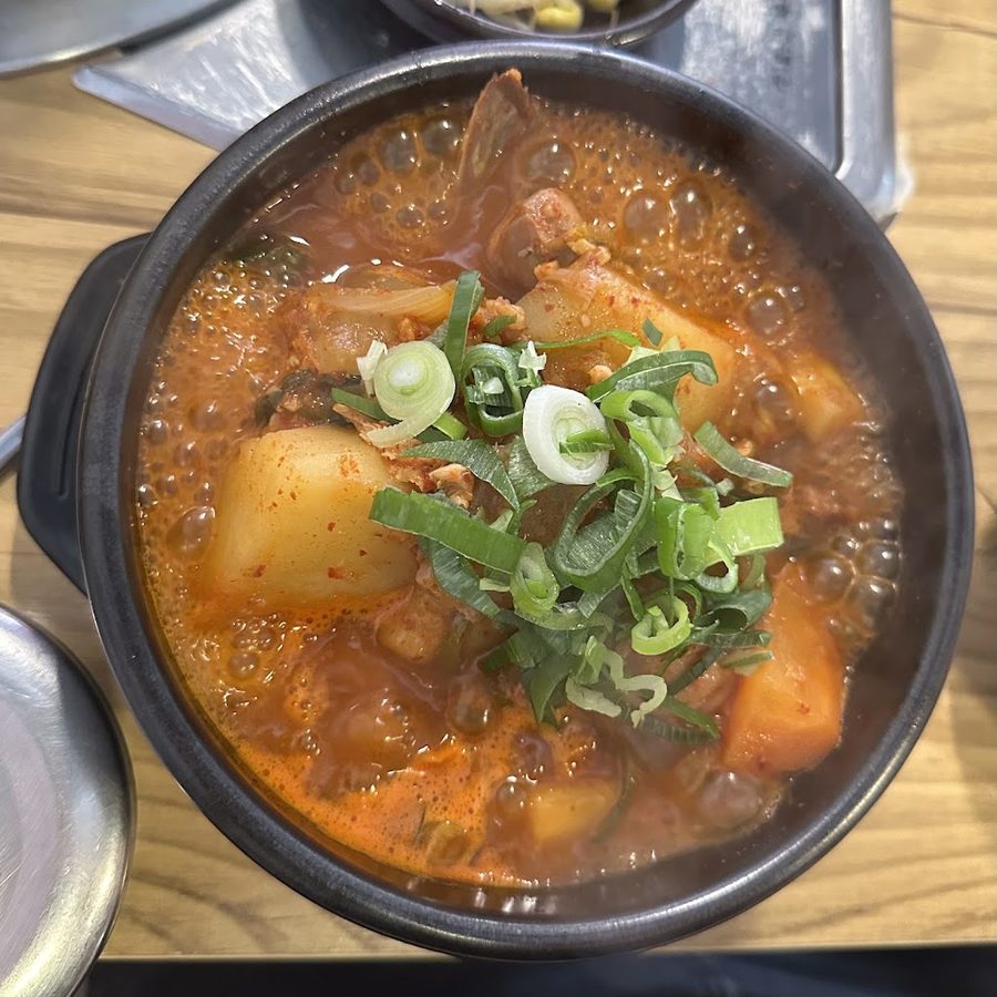 Waryongdong Dak Maeuntang