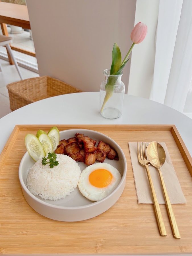 Little White Daily (Cafe, Coffee Shop and Easy Dining)