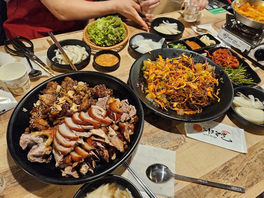 Jangmo Pigs' Feet Seomyeon