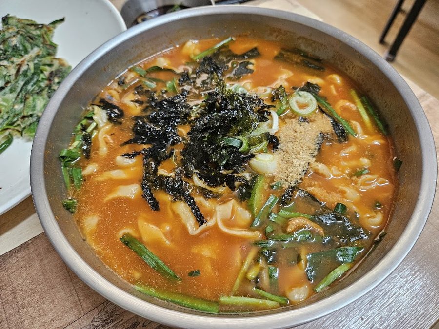 금잔화 칼국수
