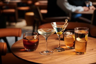 Bar De Luxe