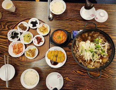 美花餐桌