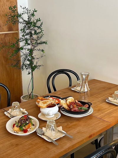 Melbuzz brunch & dinner