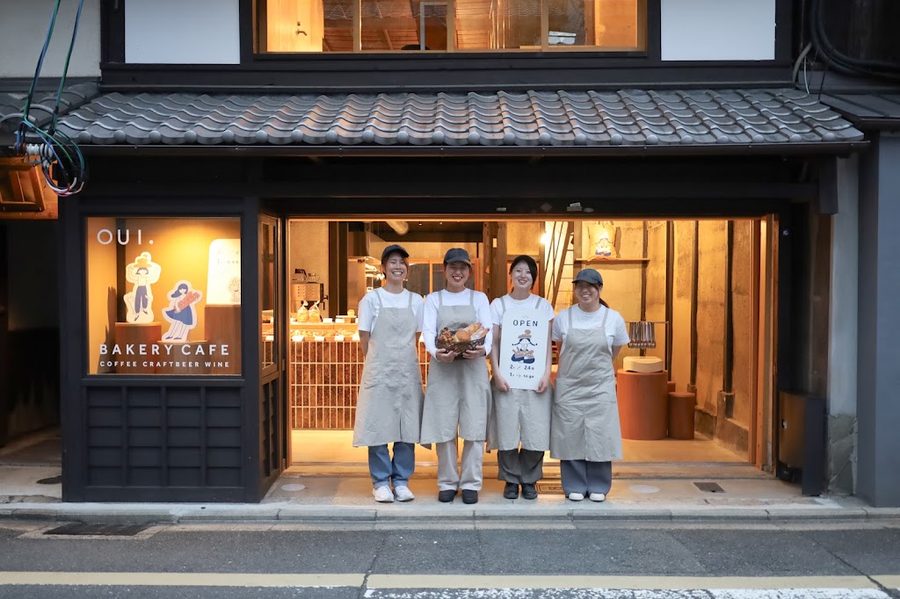 OUI. Bakery cafe
