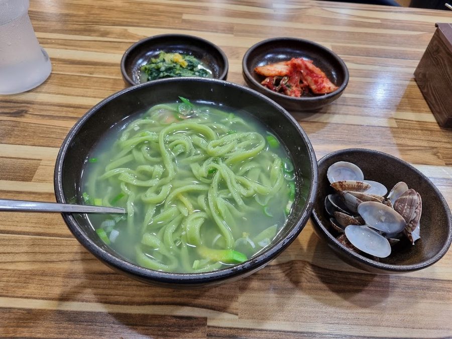 Omaene Saengmyeon Kalguksu