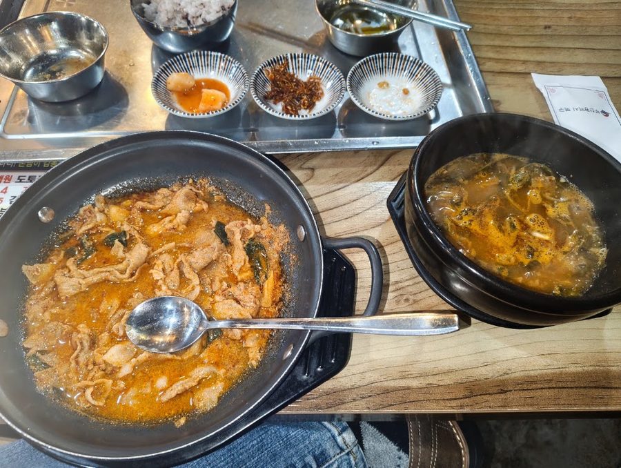 Daebak Chueotang Dolsotbap Jaecheopguk