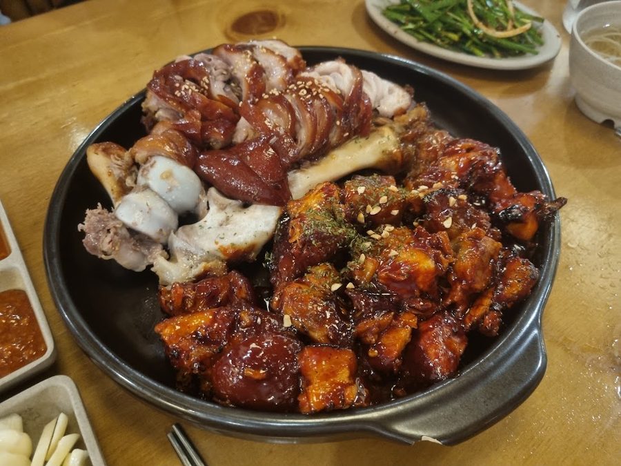 Jokbal Night Market Junghwasan Branch