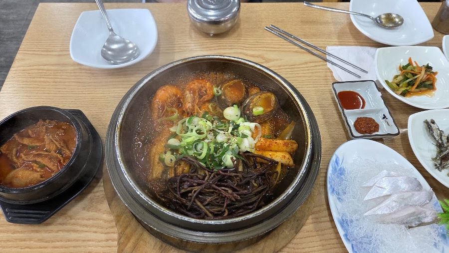 Yongduam's Village (seafood stew)