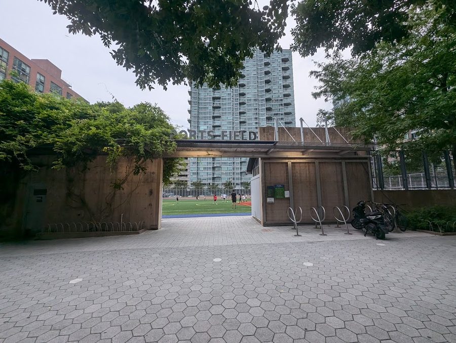 Gantry Plaza State Park - Sports field