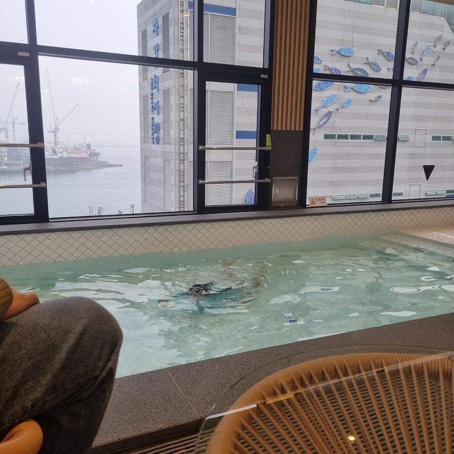 Busan Almond Kids Pool Villa