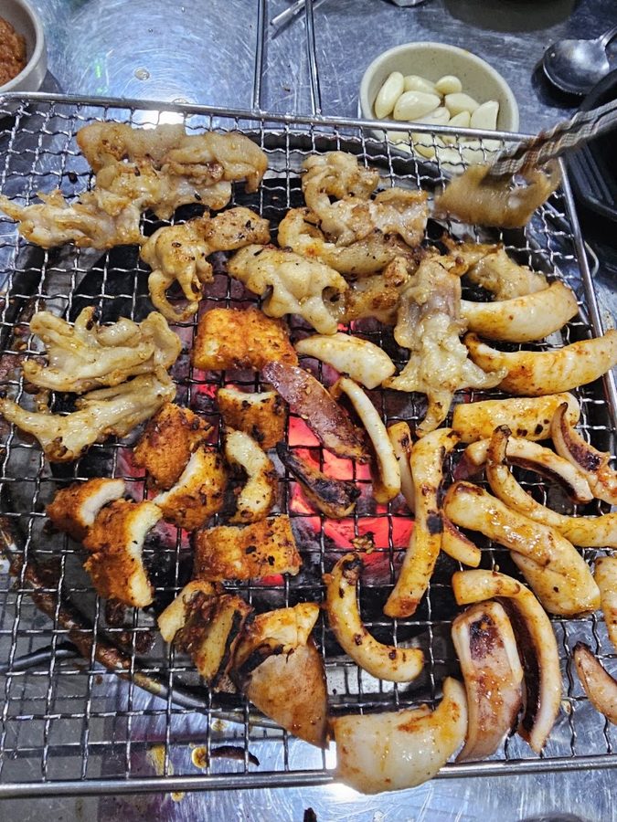 Gungjeon Sutbul Dakgalbi & Gomjangeo