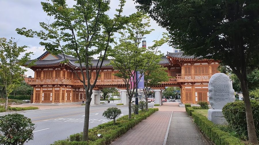 Jeonbuk National University Old Main Gate