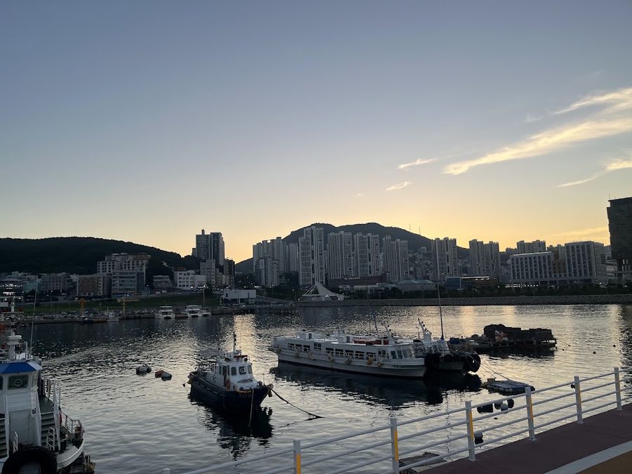 Dongsam-dong Breakwater Lighthouse